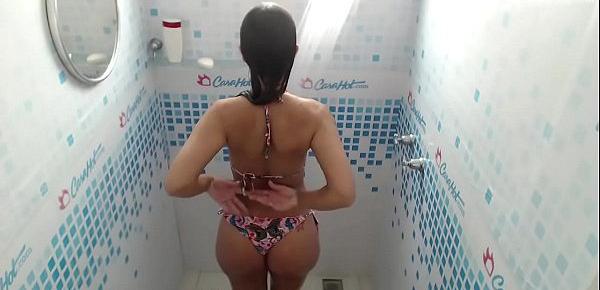  Morena Delícia tomando banho